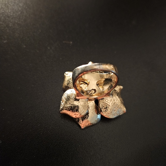Banana Republic Gold Flower Ring - Picture 2 of 10